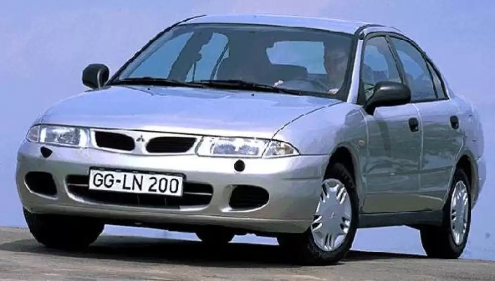 MITSUBISHI CARISMA (1995-1999) PRÉMIOVÉ AUTOKOBERCE