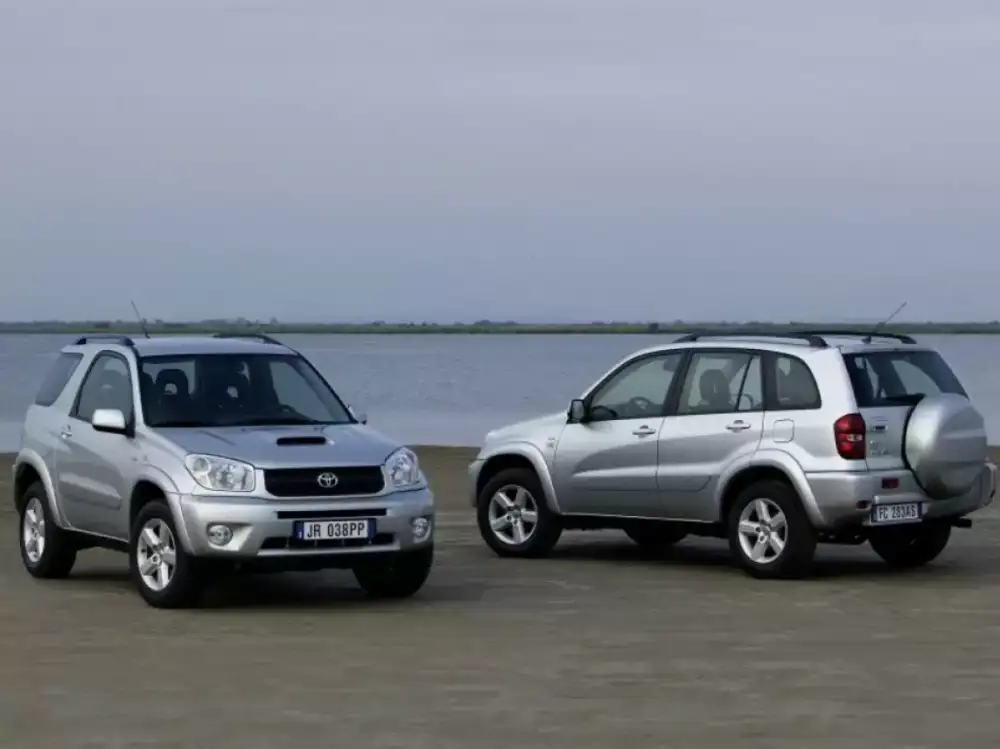 TOYOTA RAV4 (2000-2005) GUMISZŐNYEG